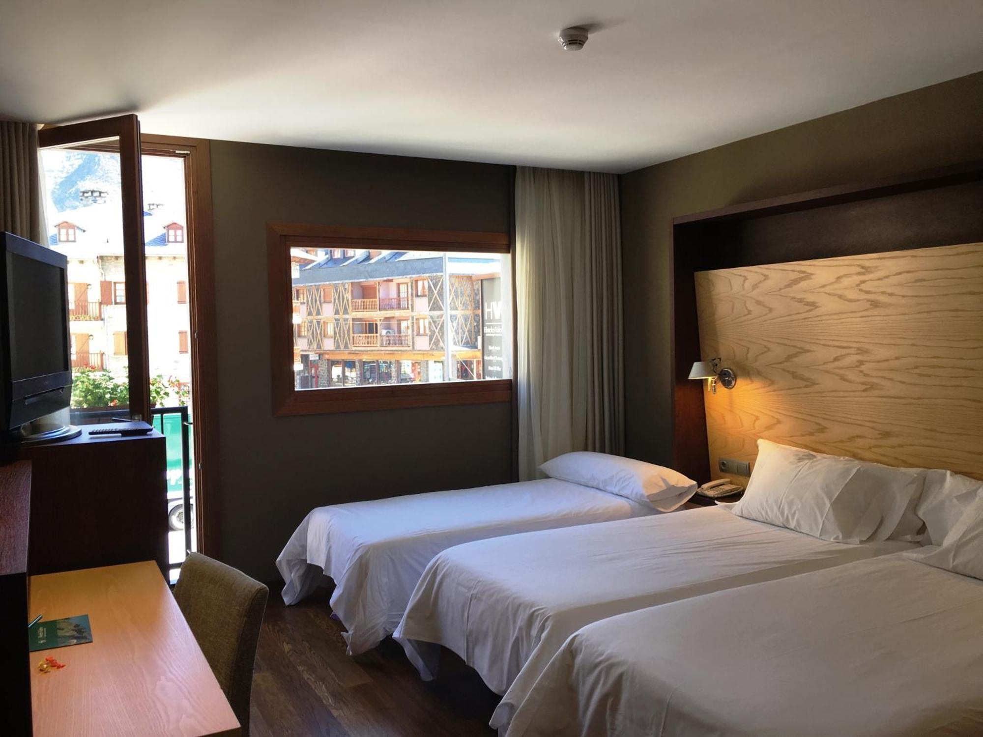 Habitación Doble con cama supletoria (2 adultos + 1 niño)